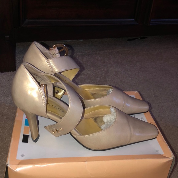 champagne shoes payless